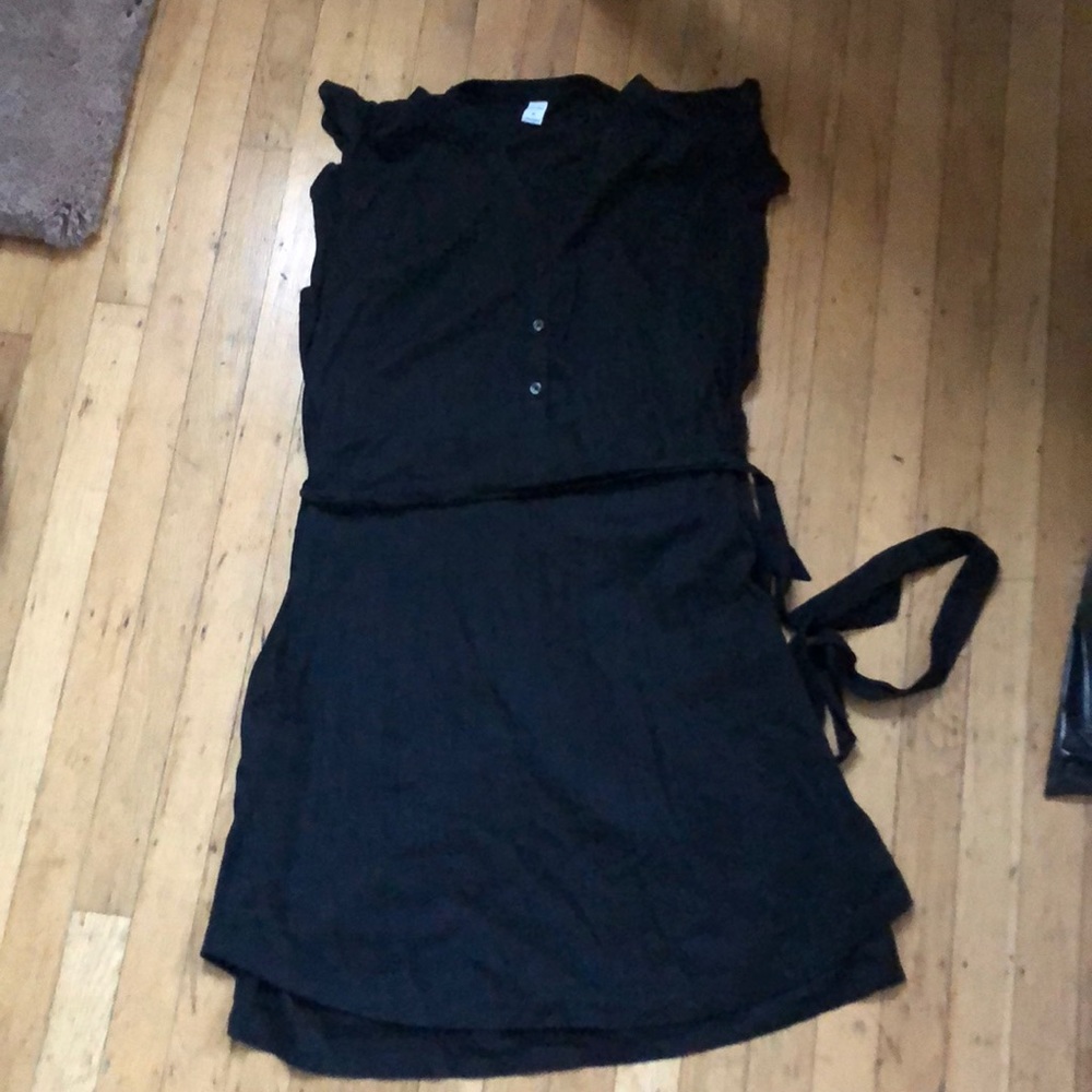 Old Navy flutter sleeve dress with tie belt